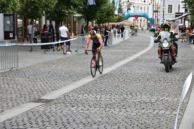 话到英雄授 话到英雄授